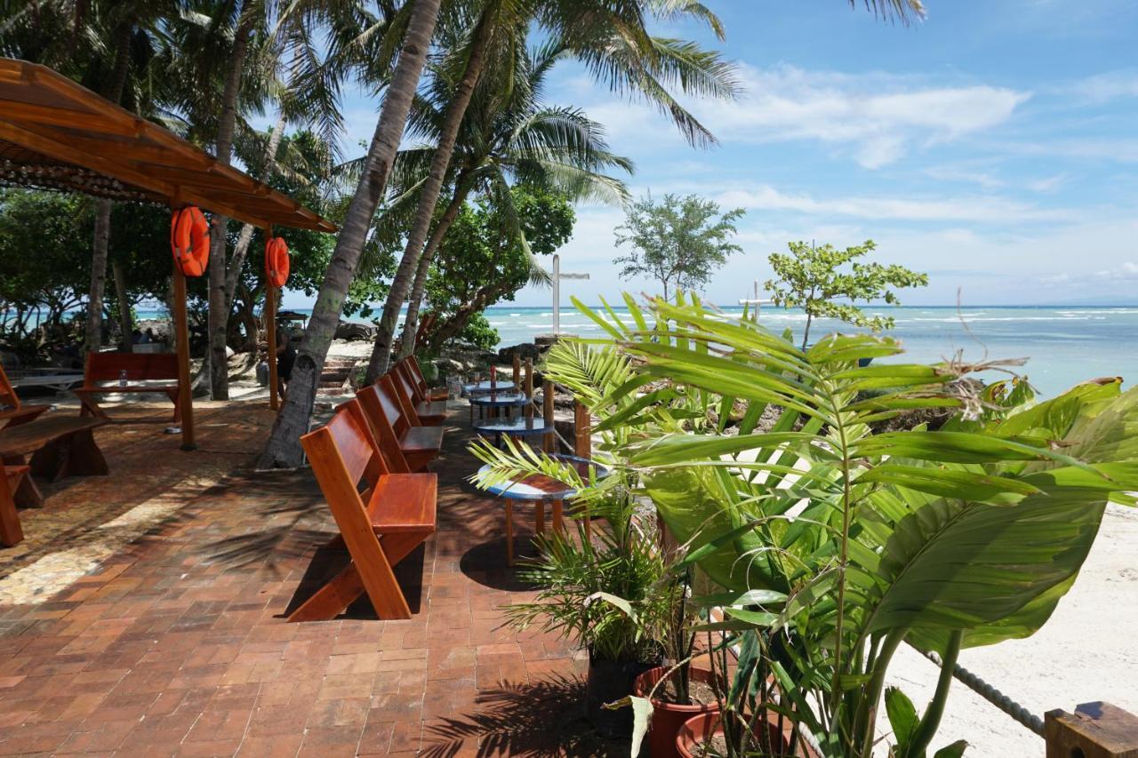 L Cafe Restobar & Lyn'S Guest House 圣胡安 外观 照片