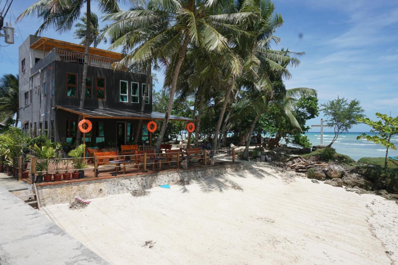 L Cafe Restobar & Lyn'S Guest House 圣胡安 外观 照片