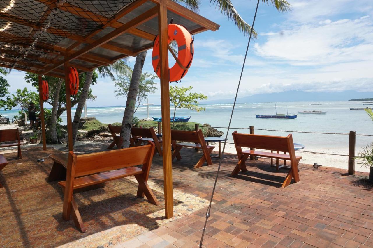 L Cafe Restobar & Lyn'S Guest House 圣胡安 外观 照片