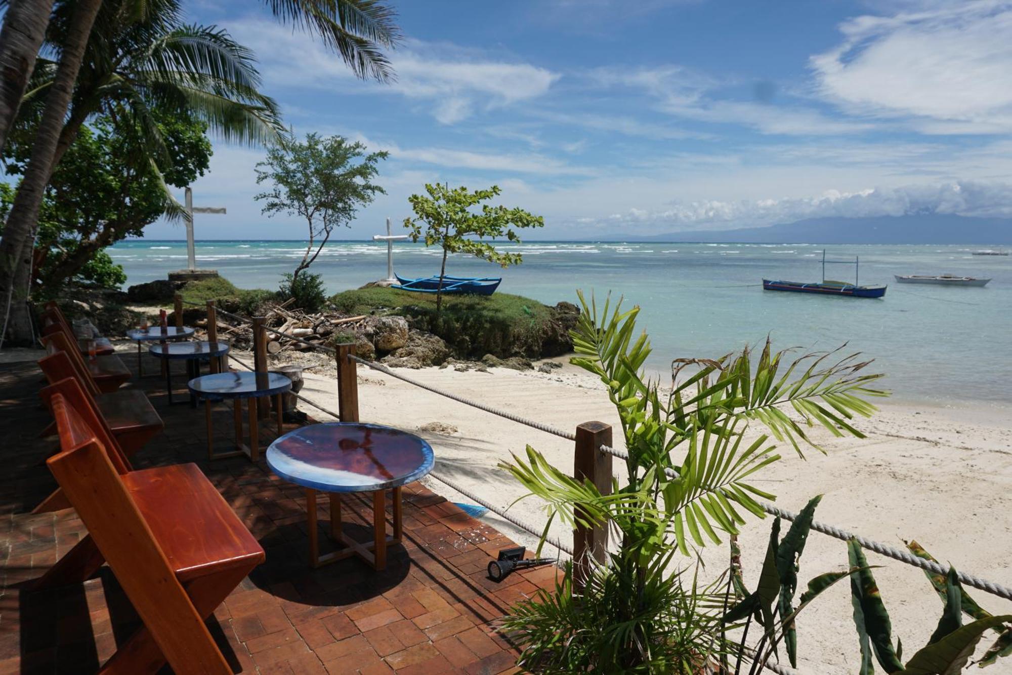 L Cafe Restobar & Lyn'S Guest House 圣胡安 外观 照片